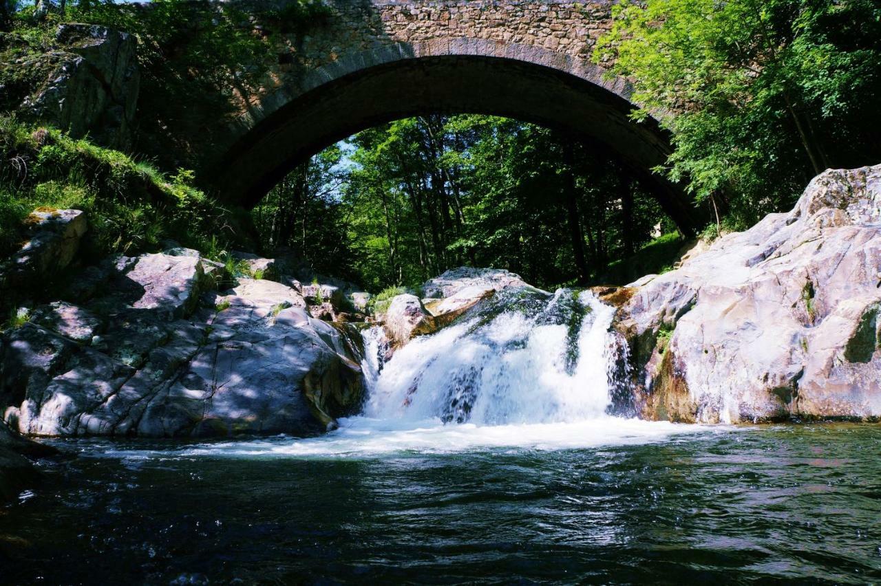Gite **** "Le Refuge Des Fees" Saint-Julien-du-Gua Kültér fotó